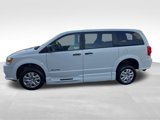 Used 2019 Dodge Grand Caravan SE image 2