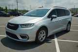 Used 2023 Chrysler Pacifica Limited image 3