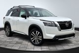 New 2025 Nissan Pathfinder Platinum image 2