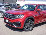 Used 2020 Volkswagen Atlas Cross Sport SE w/ Panoramic Sunroof Package image 2