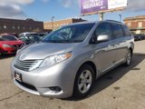 Used 2017 Toyota Sienna LE image 3