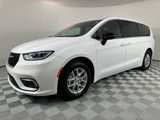 Used 2025 Chrysler Pacifica Select image 5