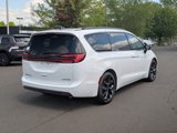 New 2025 Chrysler Pacifica Limited image 5