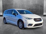 Used 2024 Chrysler Pacifica Touring-L image 3