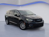 New 2025 Chrysler Pacifica Select image 2