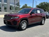 Used 2023 Jeep Grand Cherokee Laredo image 2