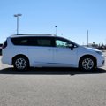 Used 2023 Chrysler Pacifica Limited image 5