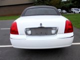 Used 2011 Lincoln Town Car Signature Limited image 4