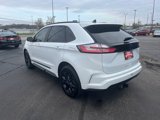 Used 2024 Ford Edge SE w/ Black Appearance Package image 3