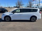 New 2025 Chrysler Pacifica Select image 4
