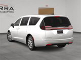 New 2025 Chrysler Pacifica Select image 4