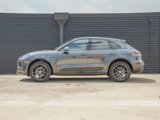Certified 2025 Porsche Macan image 2