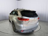 Used 2017 Toyota Highlander LE image 5
