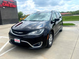 Used 2017 Chrysler Pacifica Touring-L Plus image 2