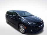 Used 2024 Chrysler Pacifica Touring-L image 3