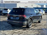 Used 2024 Volkswagen Tiguan SE w/ Panoramic Sunroof Package image 3
