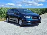 New 2025 Chrysler Pacifica Select image 2