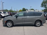 Used 2025 Chrysler Pacifica Select image 6