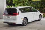Used 2022 Chrysler Pacifica Touring-L image 6
