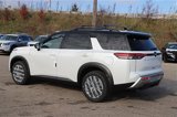 New 2025 Nissan Pathfinder SL w/ SL Premium Package image 2