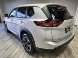 Used 2024 Nissan Rogue SV image 3