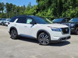 New 2025 Nissan Pathfinder Platinum image 2
