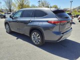 Used 2020 Toyota Highlander Platinum image 3