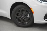 New 2025 Chrysler Pacifica Select image 4
