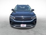 Certified 2022 Volkswagen Taos SE image 2