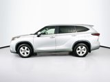 Used 2024 Toyota Highlander LE image 4