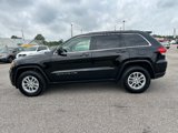 Used 2019 Jeep Grand Cherokee Laredo image 2