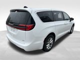 Used 2023 Chrysler Pacifica Touring-L w/ Uconnect Theater Family Group image 4
