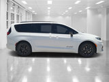 New 2025 Chrysler Pacifica Select image 2