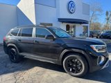 New 2025 Volkswagen Atlas Peak Edition SE image 4
