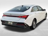 Used 2024 Hyundai Elantra SE image 5