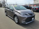 Used 2023 Toyota Sienna XLE w/ XLE Plus Package image 3
