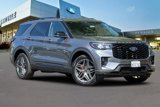 Used 2025 Ford Explorer ST-Line w/ ST-Line Street Pack image 2
