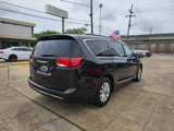 Used 2017 Chrysler Pacifica Touring-L image 5