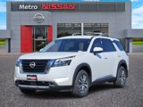 New 2025 Nissan Pathfinder SL image 2