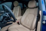 Certified 2025 Porsche Macan image 5