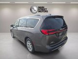 Used 2022 Chrysler Pacifica Touring-L image 3