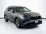 Used 2023 Toyota Highlander XLE image 3