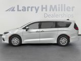 Used 2023 Chrysler Pacifica Touring-L image 3