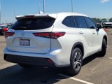 Used 2023 Toyota Highlander XLE image 4