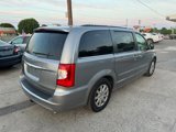 Used 2016 Chrysler Town & Country Touring image 5