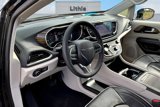 Used 2023 Chrysler Pacifica Limited image 2