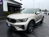 Used 2023 Volvo XC40 B5 Plus image 2