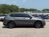 Used 2022 Volkswagen Tiguan SE w/ Panoramic Sunroof Package image 3