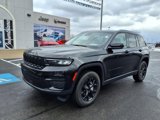 Used 2024 Jeep Grand Cherokee Altitude image 2