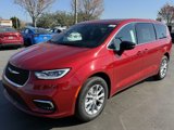 New 2025 Chrysler Pacifica Select image 3